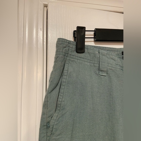 O’Neill Mens Size 28” Sage Green 8” Inseam Chino Bermuda Shorts Logo Pockets Zip - Picture 7 of 12